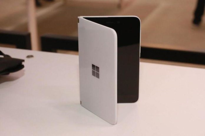 Microsoft Surface Duo trifft FCC, kann früher als erwartet starten